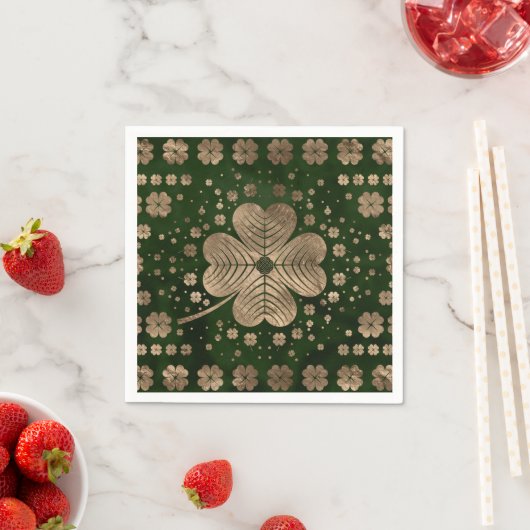Serviette En Papier Golden Irish Shamrock four-leaf clover (En situation)
