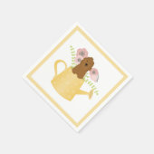 Serviette En Papier Goldendoodle Dans L'Arrosage Can Jaune (Coin)