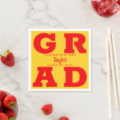 Serviette En Papier GRAD gras | Rouge sur papier de graduation jaune s (En situation)