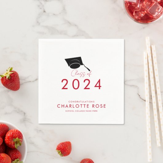 Serviette En Papier Graduation 2024 Red Script Party Papier (En situation)