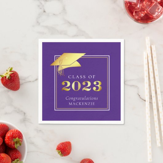 Serviette En Papier Graduation Gold 2023 Couleur violet ou personnalis (En situation)