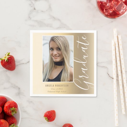 Serviette En Papier Graduation Gold Stylish Script Modern Photo Party (En situation)