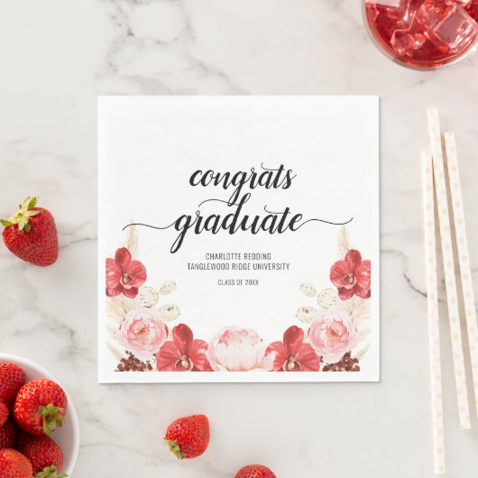 Serviette En Papier Graduation moderne Pink Red Floral Script (En situation)