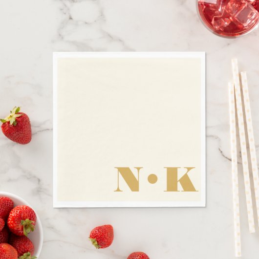 Serviette En Papier Gras Moderne Initiales Monogramme Mariage crème ja (En situation)