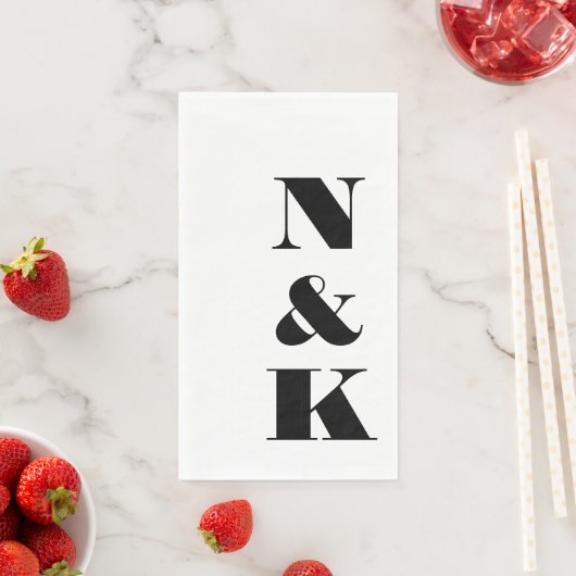 Serviette En Papier Gras moderne Monogramme Initiales Mariage Blanc (En situation)