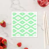 Serviette En Papier Green and white diamond pattern (En situation)