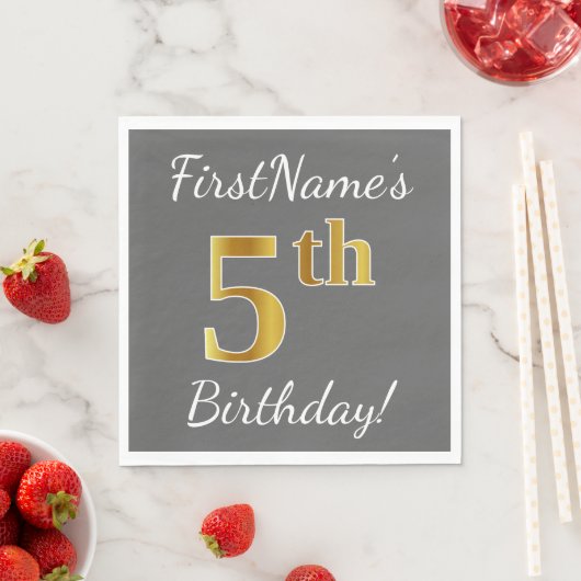 Serviette En Papier Grey, Faux Gold 5e anniversaire + Nom personnalisé (En situation)