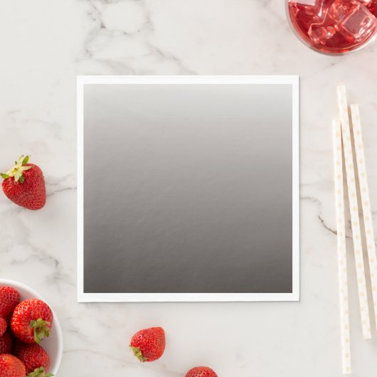 Serviette En Papier Gris Chaud Clair aux Teintes Profondes (En situation)
