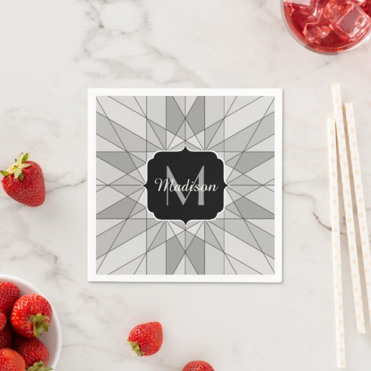 Serviette En Papier Gris noir Mosaïque Triangle Motif Monogramme (En situation)