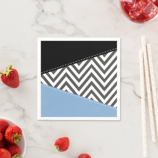 Serviette En Papier Gris Zigzag, Gris Chevron, Motif Zigzag, Bleu (En situation)