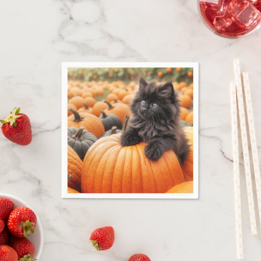 Serviette En Papier Halloween Kitten noir sur un Citrouille (En situation)