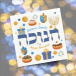 Serviette En Papier Hanoukka Menorah Donuts & Dreidel personnalisés<br><div class="desc">Ce design graphique audacieux est la meilleure façon de mettre en place une table festive Hanoukka/Chanukah Party. Des éléments de Chanoukah colorés et fantaisistes — dont les beignets de gelée, les drêches, les cadeaux enrobés, les pièces d'or et les étoiles — entourent le mot CHANUKAH en hébreu, . Avec espace...</div>