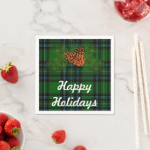 Serviette En Papier Happy Holiday - tartan vert avec détail de cône de (En situation)