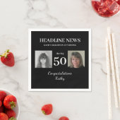 Serviette En Papier Headline News 50th Birthday Photo noir et blanc (En situation)