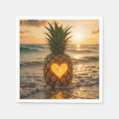 Serviette En Papier Heart Carved In a Pineapple On a Beach (Devant)