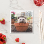 Serviette En Papier Hérisson dans un pot de fleurs en argile (En situation)