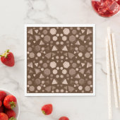 Serviette En Papier Hexagon & Triangle Rose & Brown sur Motif Brown (En situation)