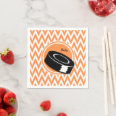 Serviette En Papier Hockey ; Orange et White Chevron (En situation)