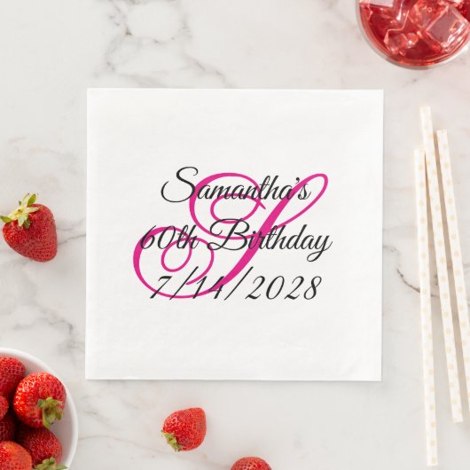 Serviette En Papier Hot rose Fancy Monogramme 60e anniversaire (En situation)