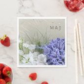 Serviette En Papier Hyacinthe bleu avec fleurs stocks blanches (En situation)