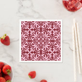 Serviette En Papier Ikat damask pattern - Bourgogne et rose (En situation)