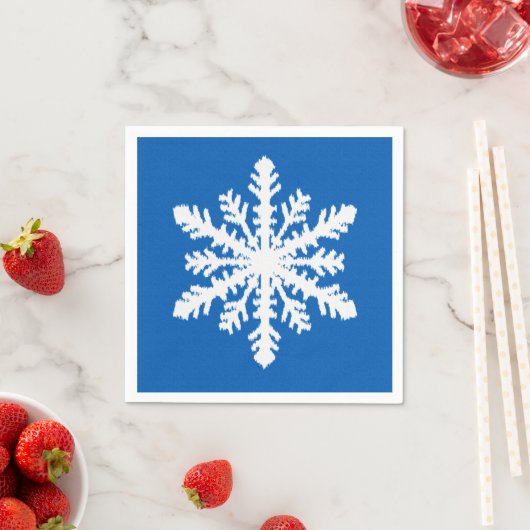 Serviette En Papier Ikat Snowflake 1 de 4 - Cobalt bleu et blanc (En situation)
