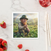 Serviette En Papier Irish Leprechaun Admiring a Gold Coin (En situation)