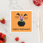 Serviette En Papier Jambes de sorcière dans un pot noir Joyeux Hallowe (En situation)
