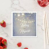Serviette En Papier Jardin rustique et cordes de lumières bleu foncé (En situation)