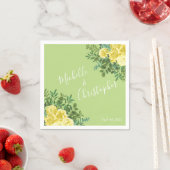 Serviette En Papier Jaune clair et vert pâle Rose Mariage floral (En situation)