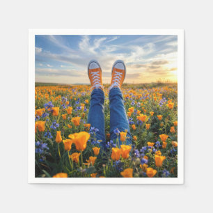 Serviette En Papier Jean en Denim et Baskets Orange dans des Fleurs