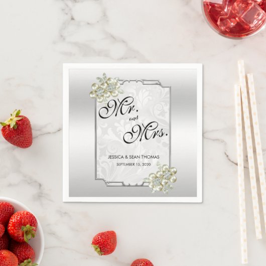 Serviette En Papier Jeu floral classique, Mariage encadré d'argent (En situation)