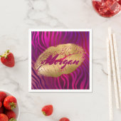 Serviette En Papier Joli Fuchsia Tiger Stripes Gold Lipstick Print (En situation)