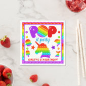Serviette En Papier Jouet Fidget Pop Arc-en-Ciel Anniversaire (En situation)