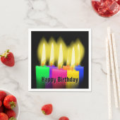 Serviette En Papier Joyeuses bougies d'anniversaire sur noir (En situation)