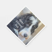 Serviette En Papier Joyeux anniversaire adorable Bernedoodle (Coin)