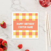 Serviette En Papier Joyeux anniversaire en vichy jaune (En situation)