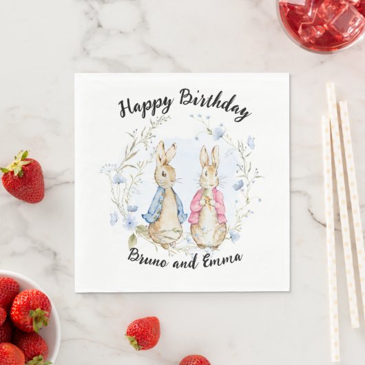 Serviette En Papier Joyeux anniversaire Pierre et lapin Flopsy (En situation)
