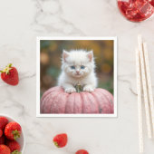 Serviette En Papier Kitten blanc sur Citrouille rose (En situation)
