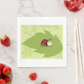 Serviette En Papier Ladybug Sur Les Naples En Papier Feuille (En situation)