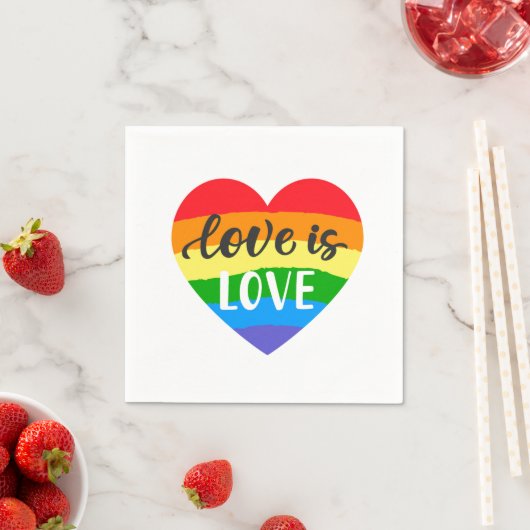 Serviette En Papier L'amour est amour Coeur arc-en-ciel (En situation)