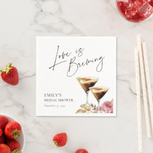 Serviette En Papier L'amour est en train de préparer une élégante serv