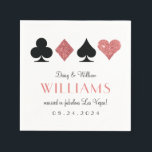 Serviette En Papier Las Vegas Mariage rose et noir Cocktail Napkin<br><div class="desc">La touche idéale pour votre bar à cocktails Las Vegas ou casino à thème,  ces serviettes personnalisées disposent d'une fausse parties scintillant rose brillant et des costumes de carte noire et le nouveau nom de famille marié dans un texte élégant et élégant.</div>