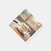 Serviette En Papier Latte Souriante Par Fenêtre Ensoleillée (Coin)