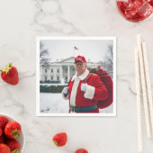 Serviette En Papier Le Père Noël Trump avec sac rouge (En situation)
