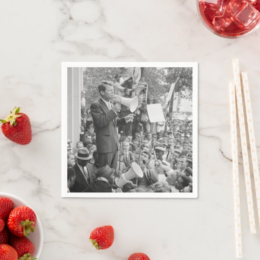 Serviette En Papier Le sénateur Robert Kennedy en campagne pour le pré (En situation)