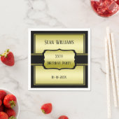Serviette En Papier L'Elégant Homme's Gold & Black Birthday (En situation)