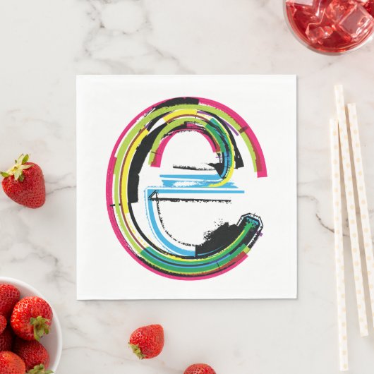 Serviette En Papier Lettre Grunge E (En situation)