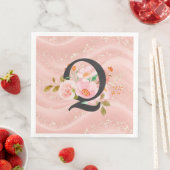 Serviette En Papier Lettre Q (En situation)