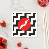 Serviette En Papier Lèvres rouges sur Zigzag noir et blanc (En situation)